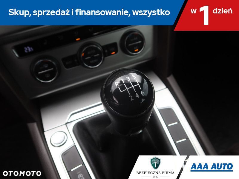 Volkswagen Passat - 18
