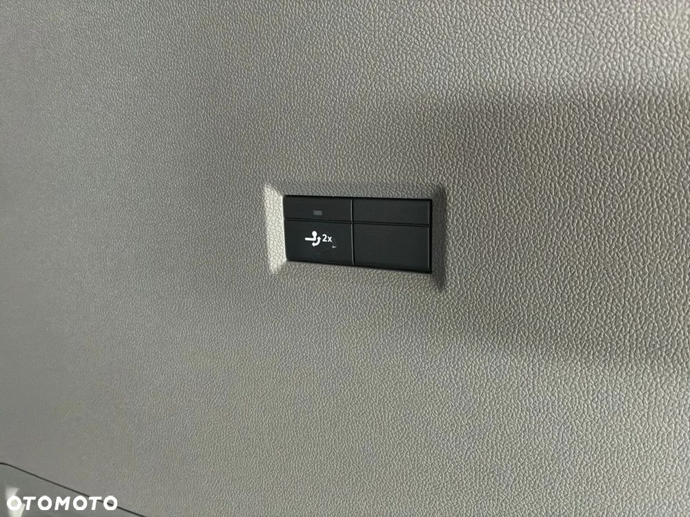 Volkswagen Caravelle - 40