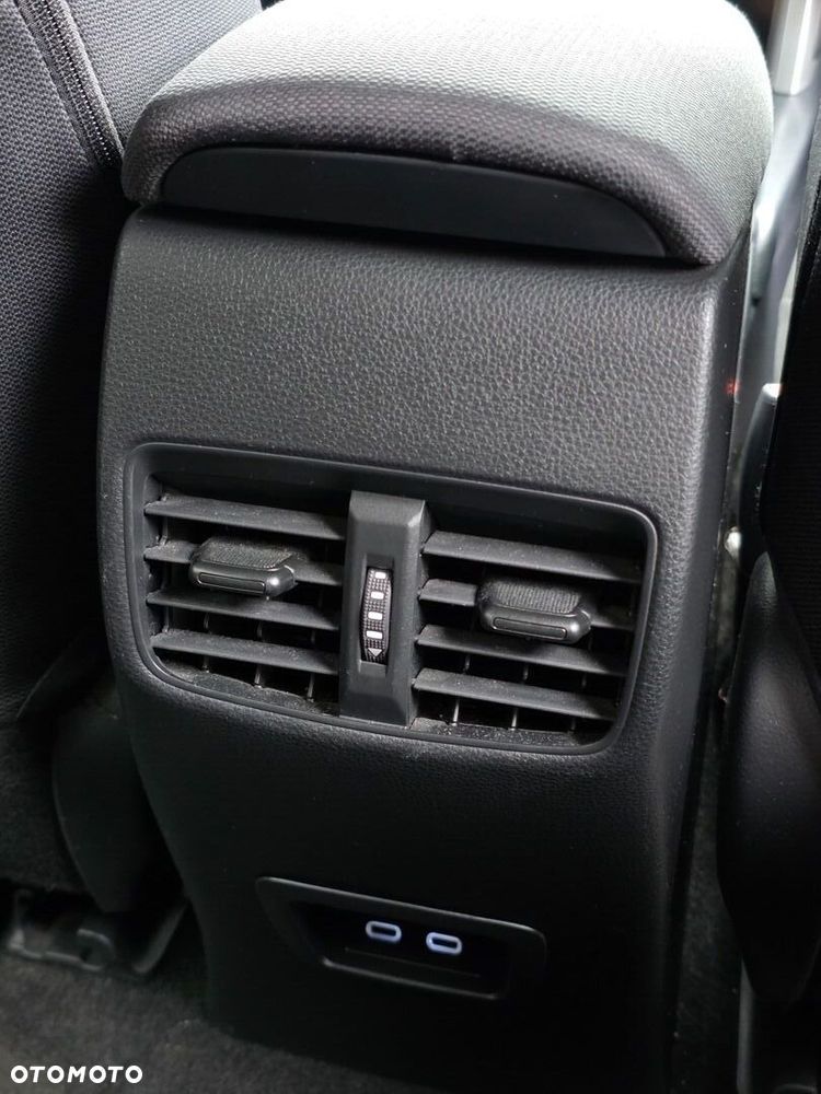 Toyota Corolla Cross - 23