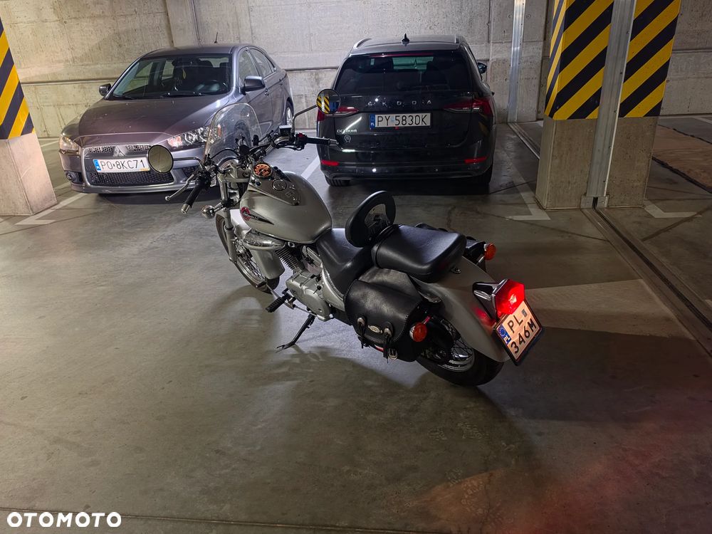 Suzuki Intruder - 8