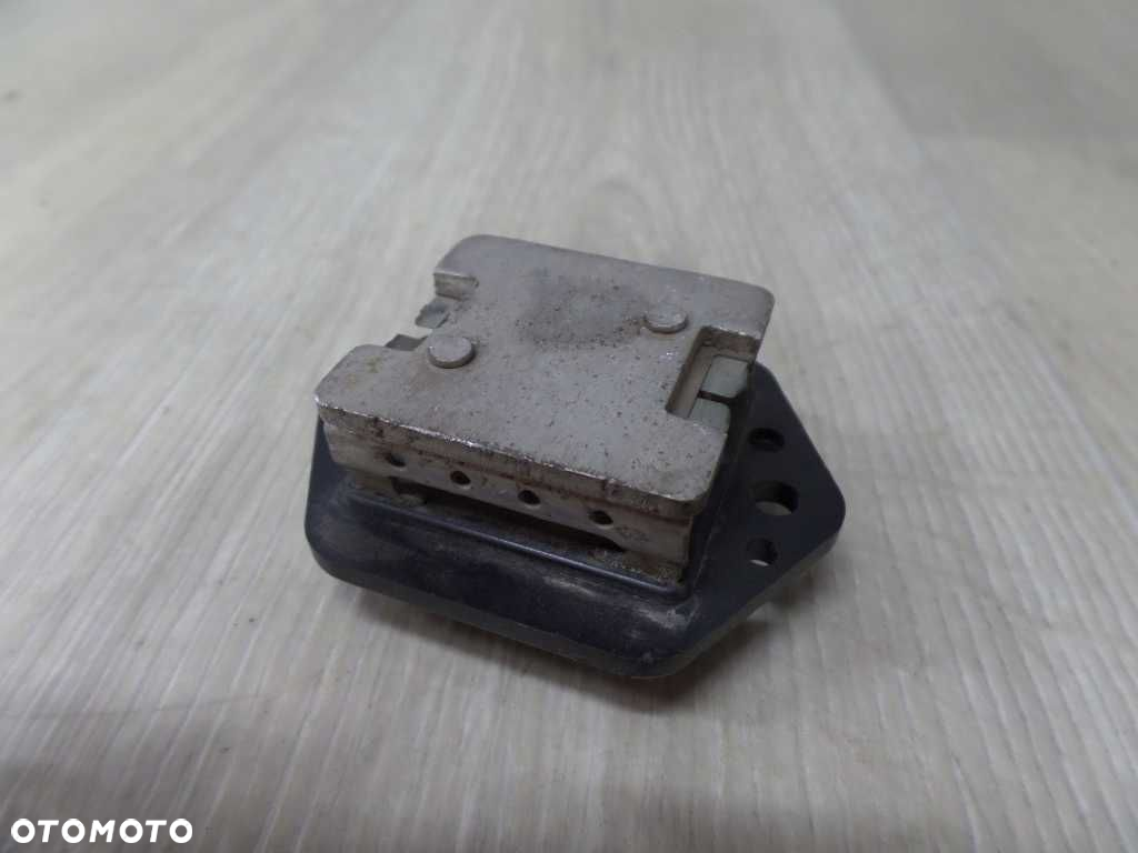 ISUZU NPR NQR NKR REZYSTOR OPORNIK DMUCHAWY 24V 010058921 04-07 - 3