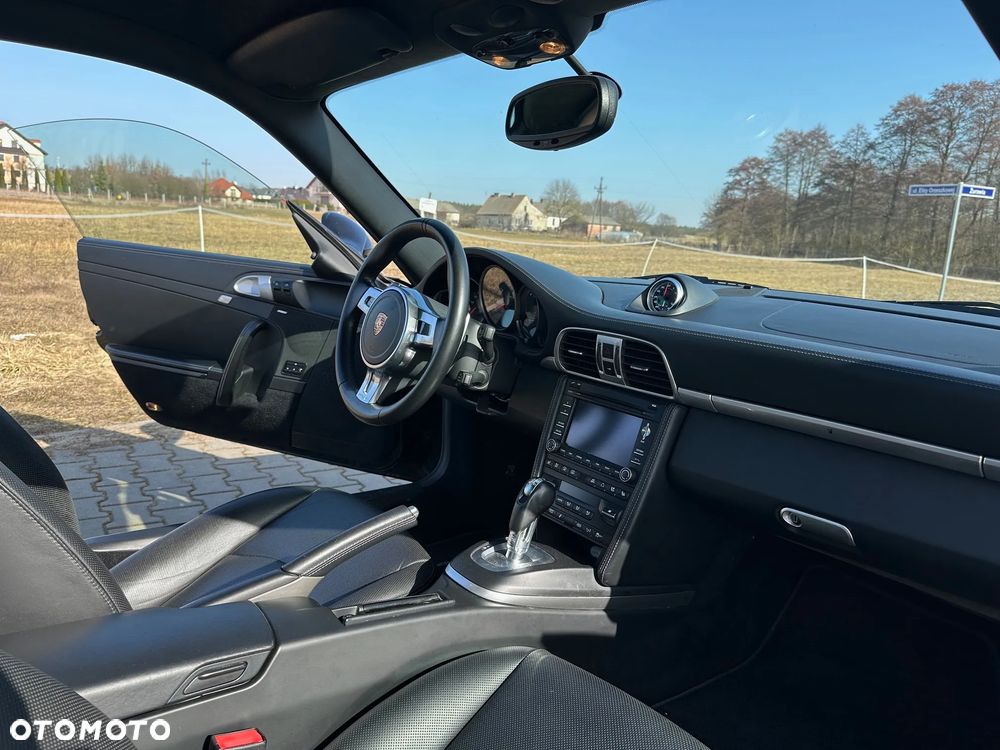 Porsche 911 Carrera 4 GTS PDK - 7