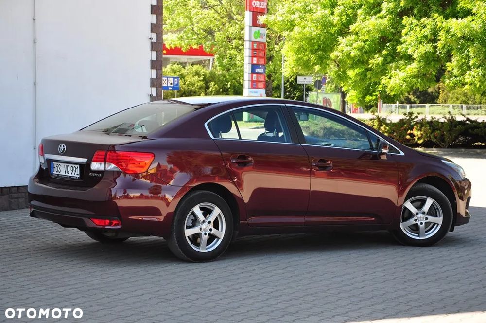 Toyota Avensis 1.6 Active - 12