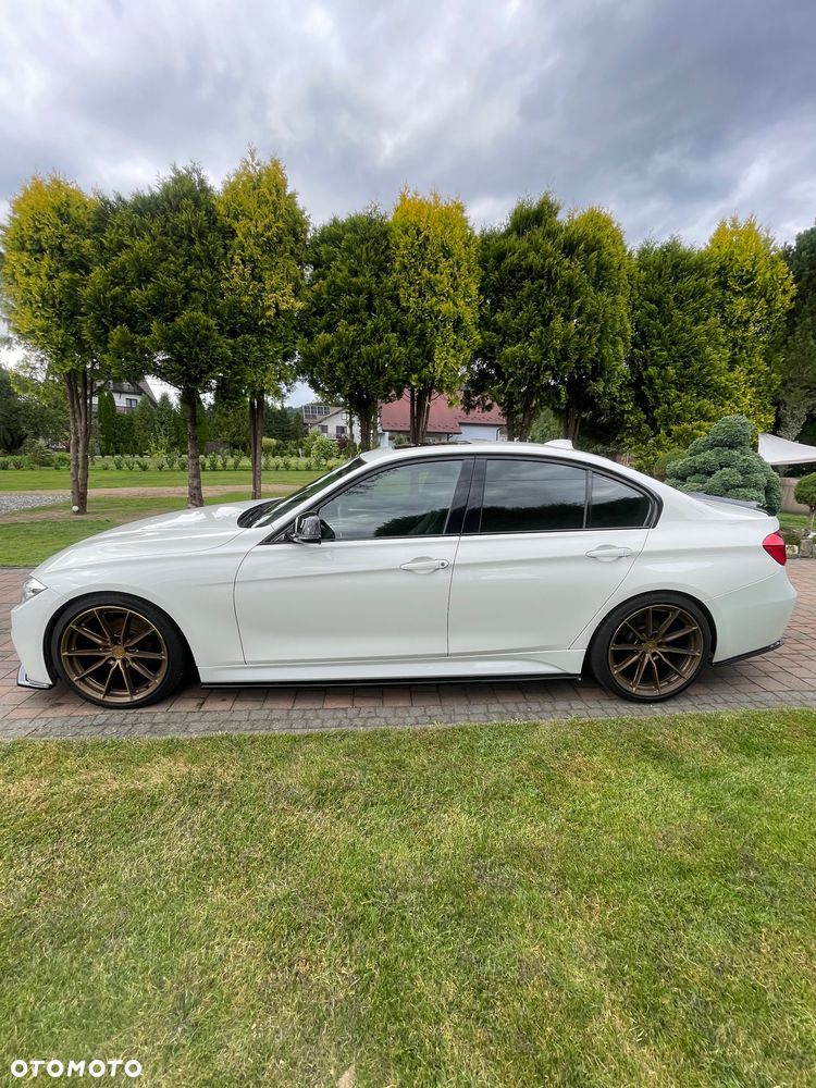 BMW Seria 3 330i xDrive - 4