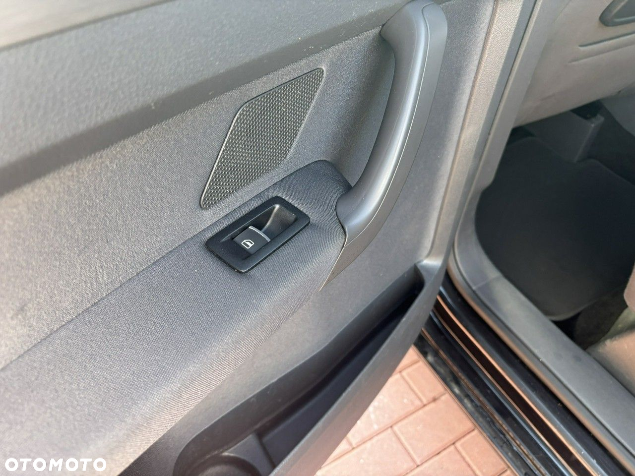 Volkswagen Touran 1.6 TDI DPF BlueMot Comfortline - 9