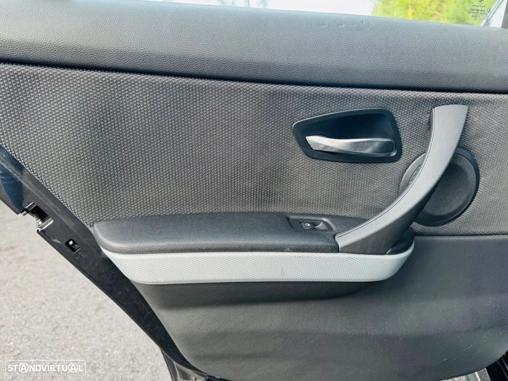 BMW 320 d Pack M - 35