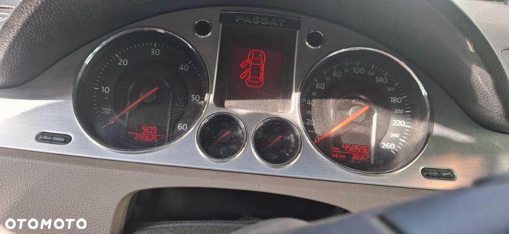 Passat B6 kombi 2,0 TDI na części - 11