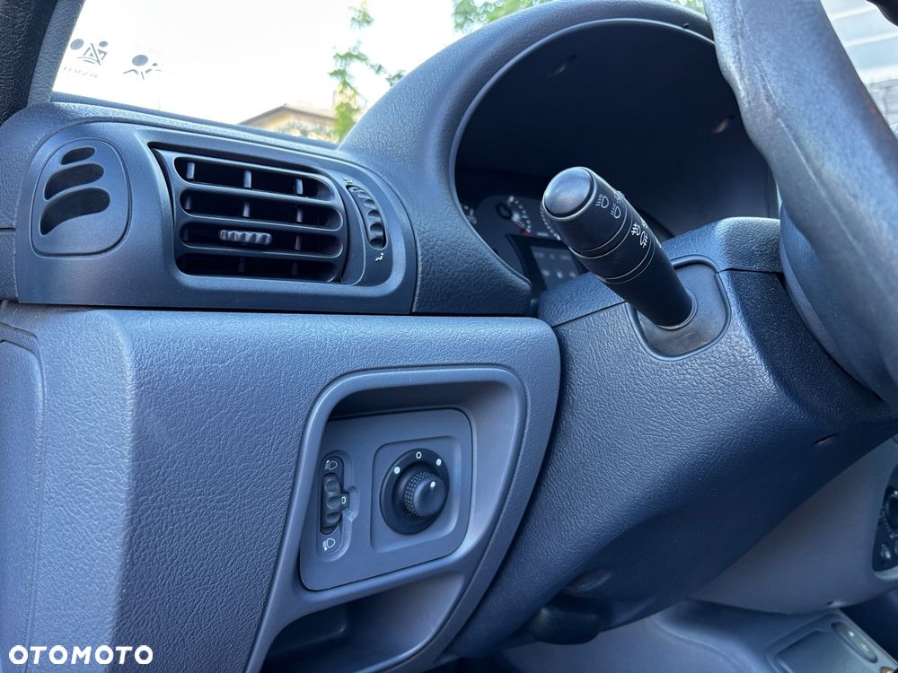 Renault Clio 1.4i RT 16V - 21