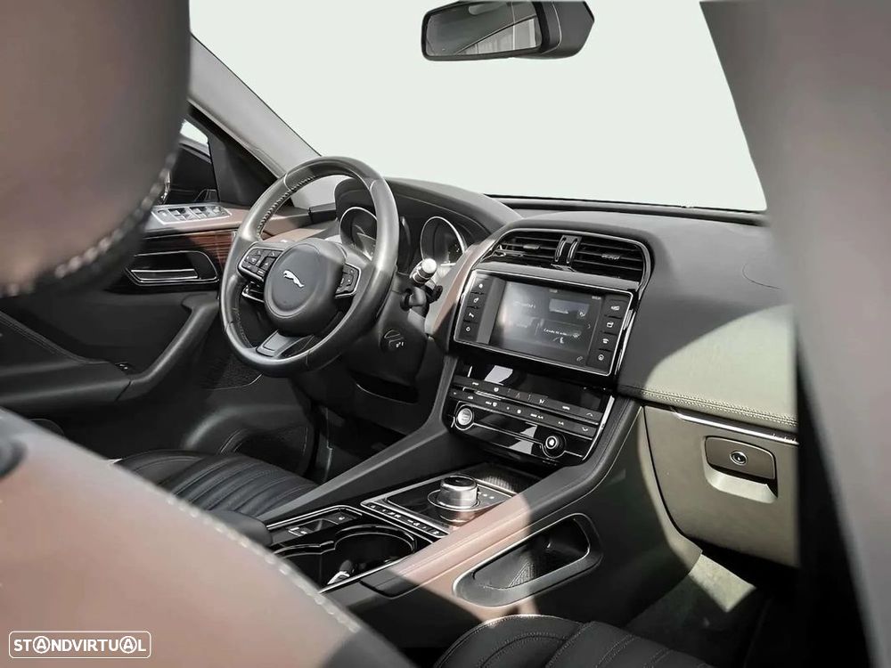 Jaguar F-Pace 2.0 i4D Portfolio AWD Aut. - 8