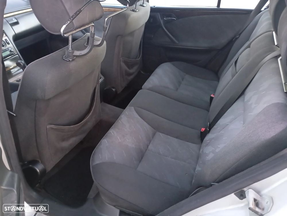 Mercedes-Benz E 220 - 4