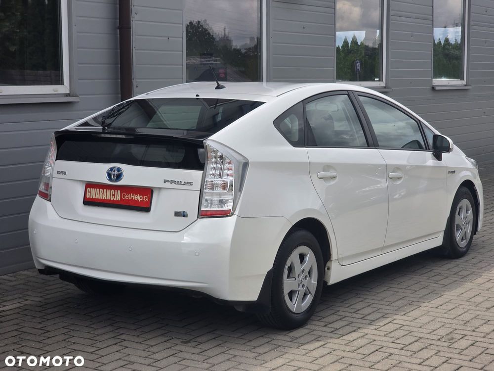 Toyota Prius (Hybrid) - 11