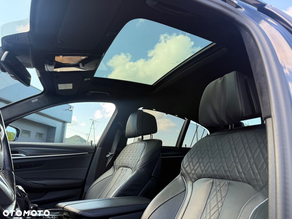 BMW Seria 5 M550i xDrive - 7