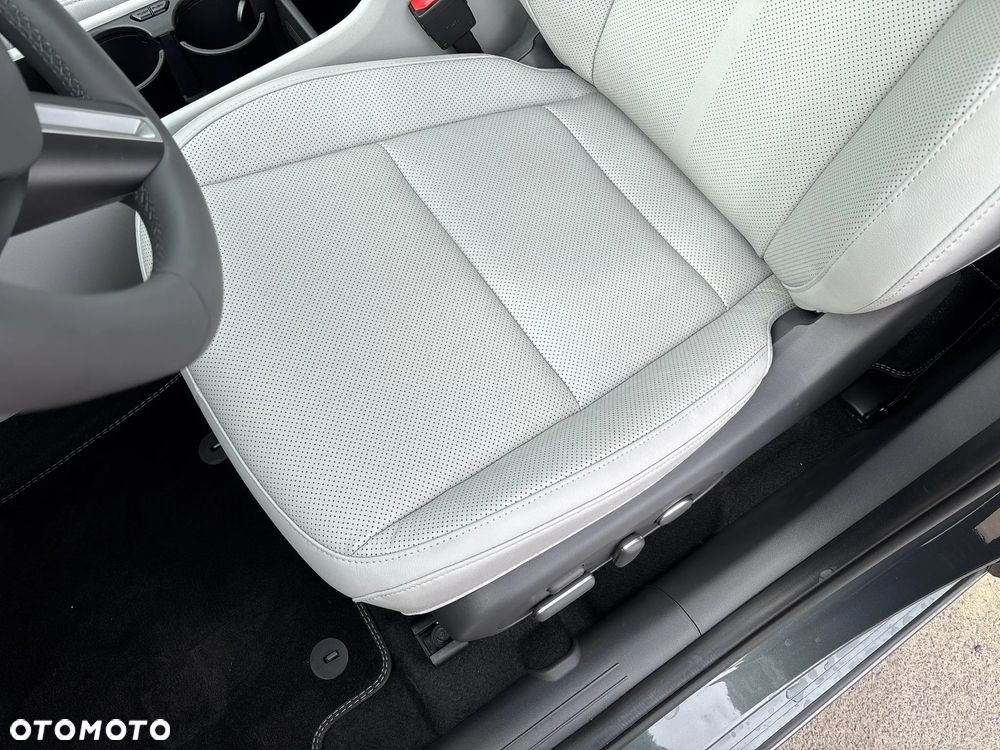 Hyundai Kona 65kWh Platinum - 12