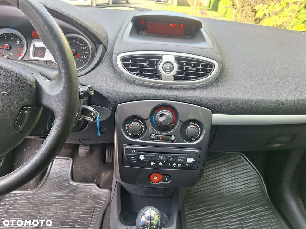 Renault Clio 1.2 16V 75 Dynamique - 11