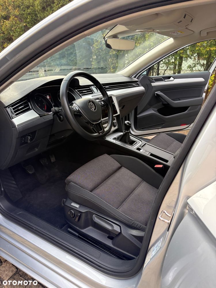 Volkswagen Passat 2.0 TDI SCR Comfortline - 6
