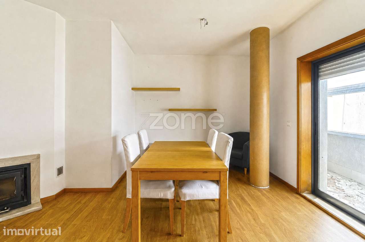 T2 COM SUÍTE COZINHA RENOVADA LAREIRA DUAS VARANDAS E LUGAR GARAGEM - Grande imagem: 5/41
