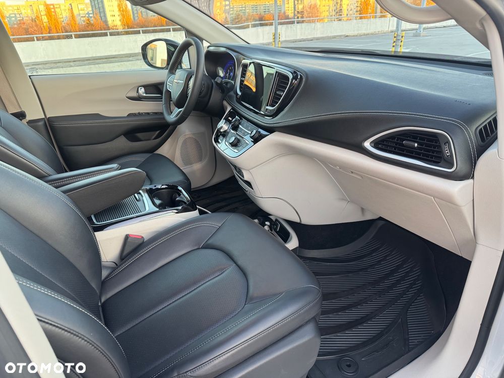 Chrysler Pacifica - 23