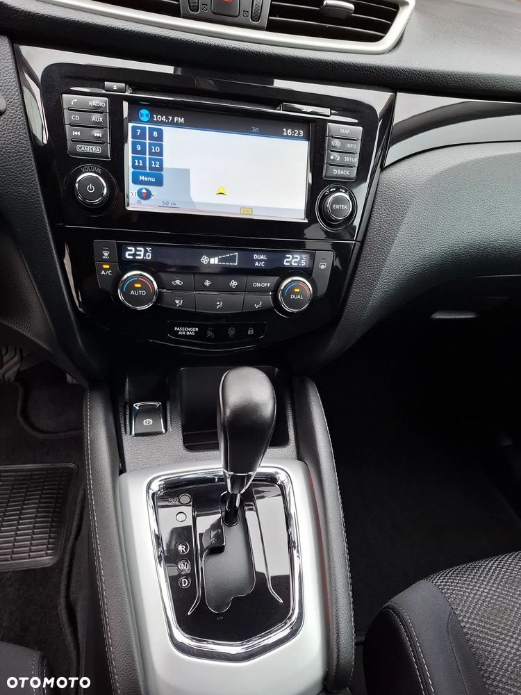 Nissan Qashqai 1.6 DCi Xtronic TEKNA - 11