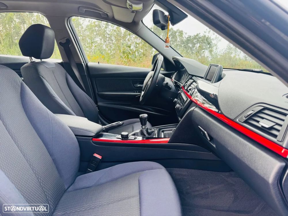 BMW 320 d Line Sport - 32