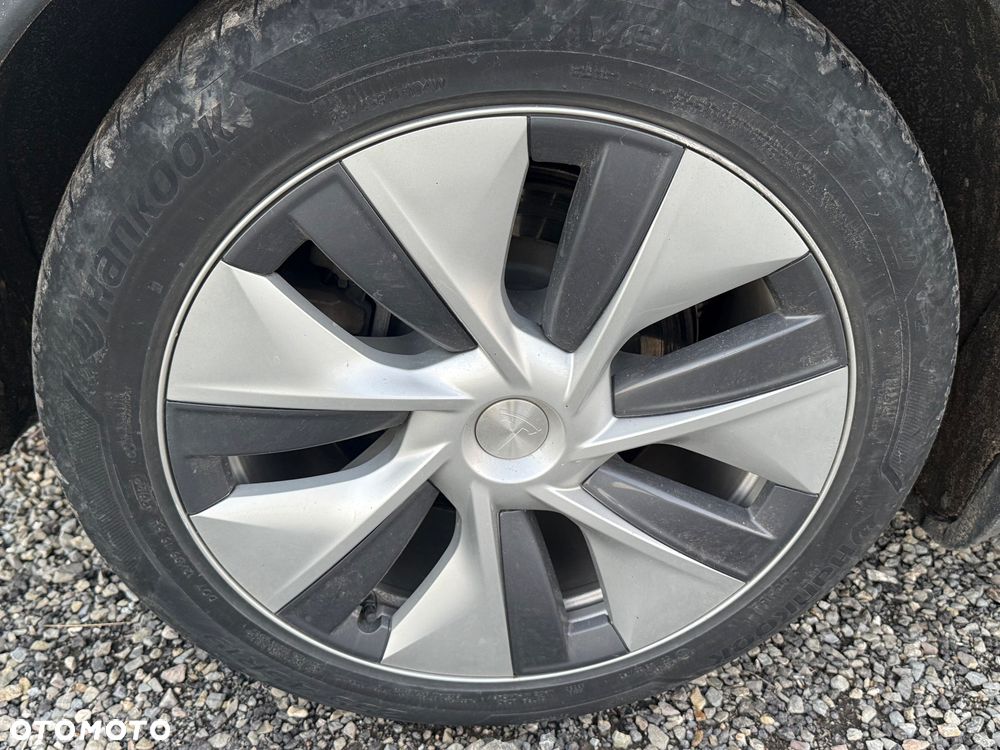 Tesla Model Y Long Range AWD - 6