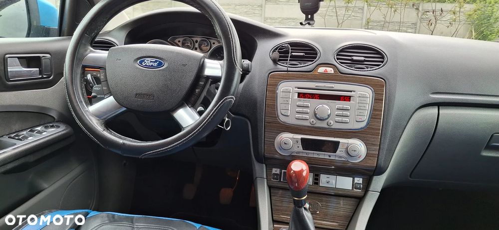 Ford Focus 1.6 Ghia - 17