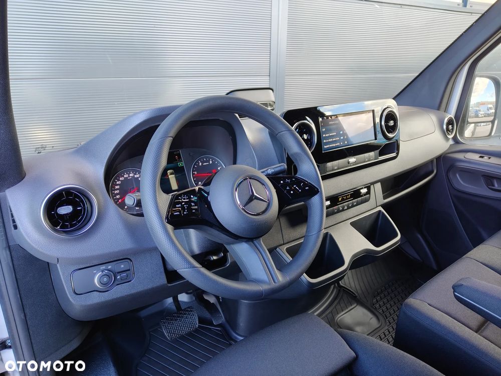 Mercedes-Benz Sprinter - 14