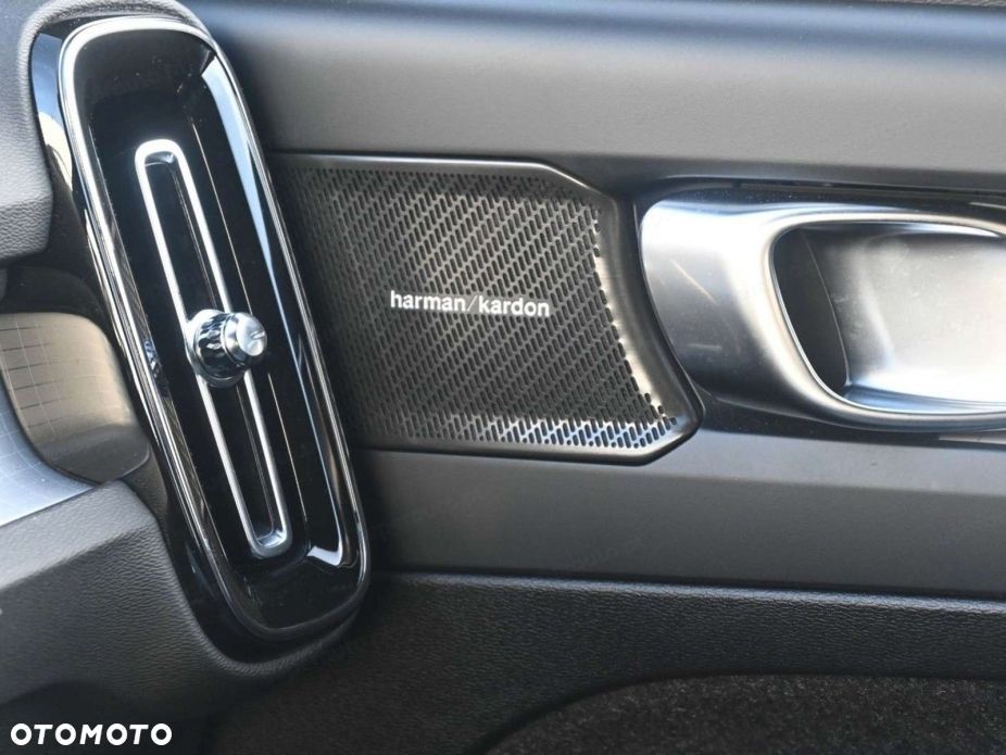 Volvo XC 40 B3 Plus Dark - 14