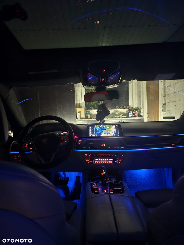 BMW Seria 7 750Li xDrive - 9