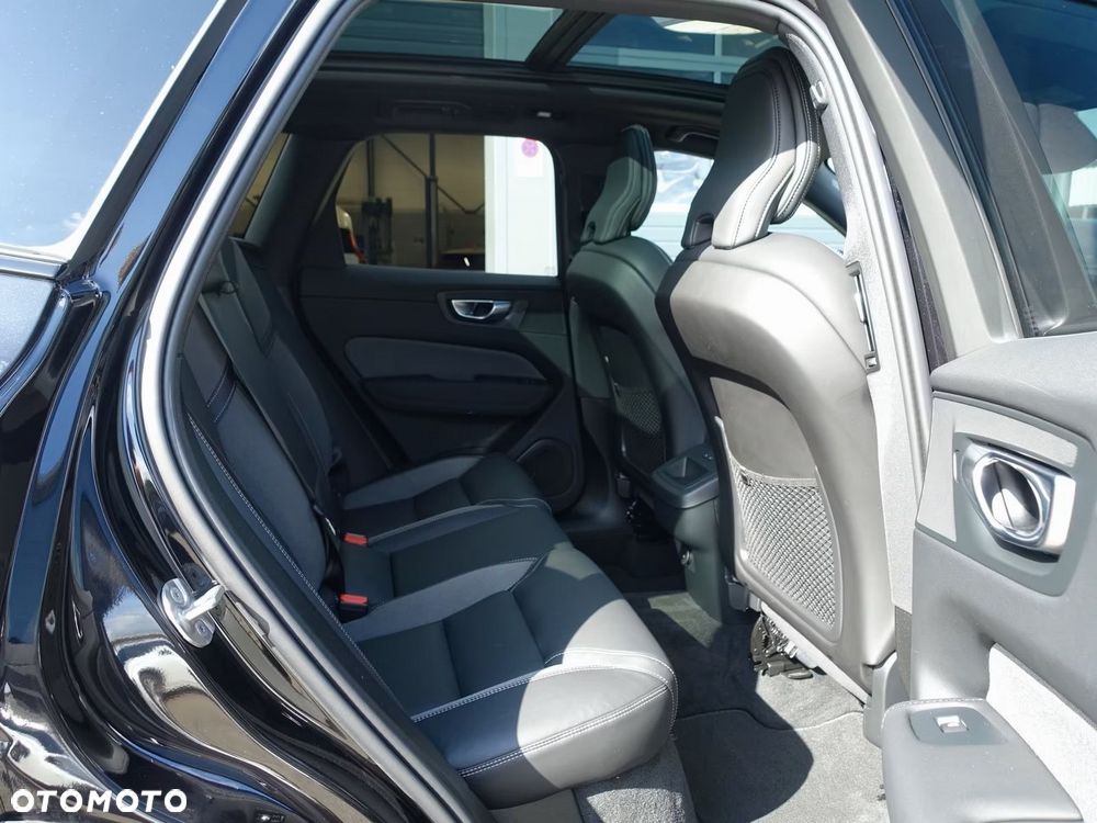 Volvo XC 60 B5 B AWD Plus Black Edition - 23
