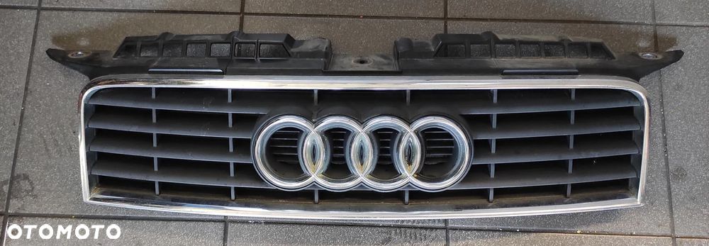 ATRAPA GRILL LOGO CHROM MAŁY GRILL A3 8P - 1