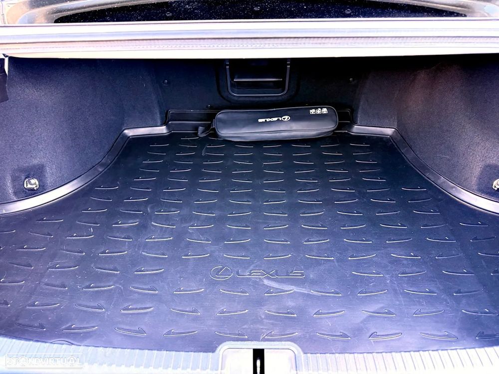 Lexus ES 300h - 38
