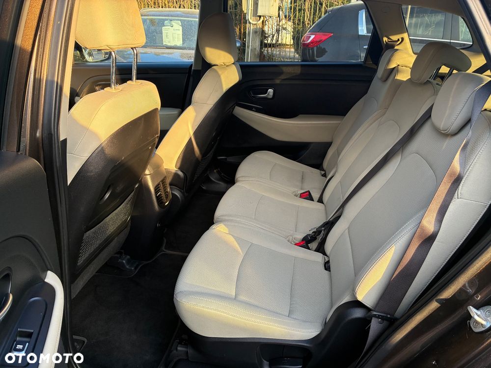 Kia Carens 1.6 GDI Attract - 10