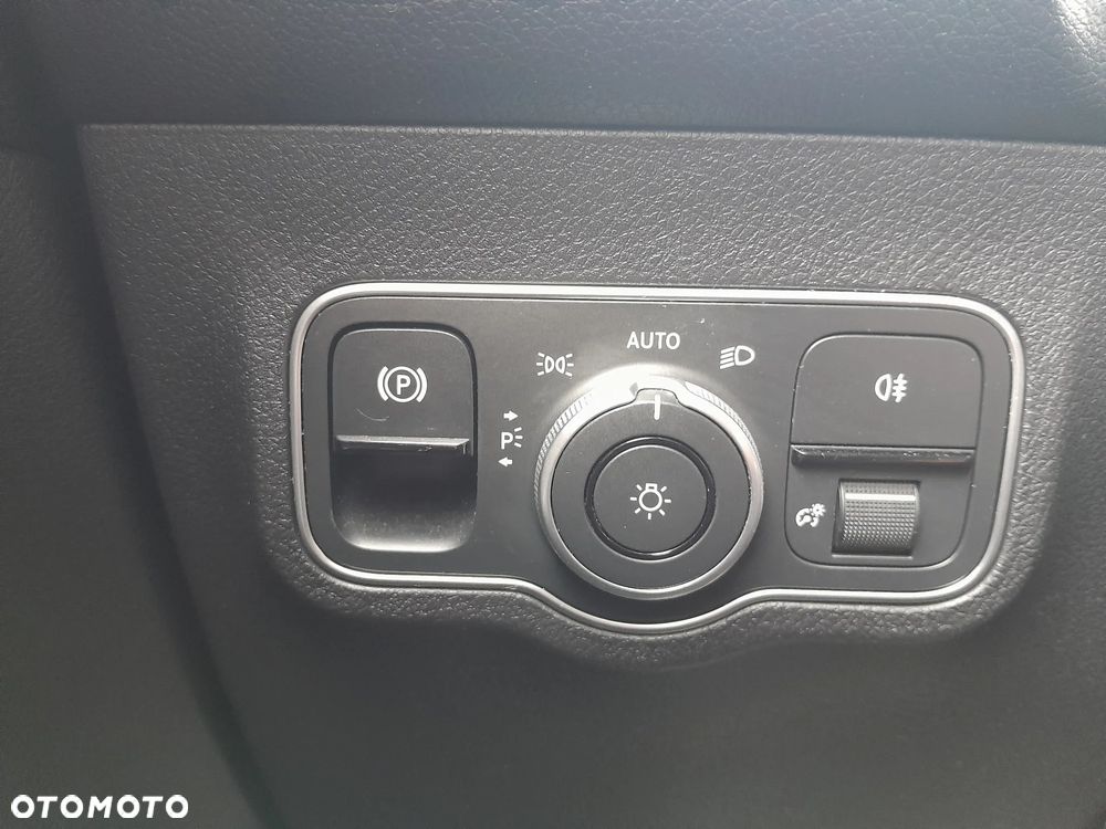 Mercedes-Benz GLB 200 Progressive 7G-DCT - 15