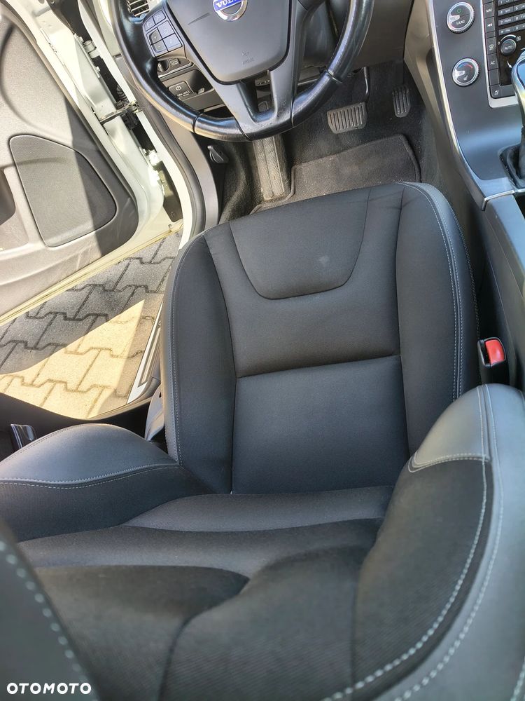 Volvo V60 D4 Geartronic Momentum - 14