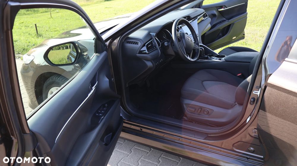 Toyota Camry - 27