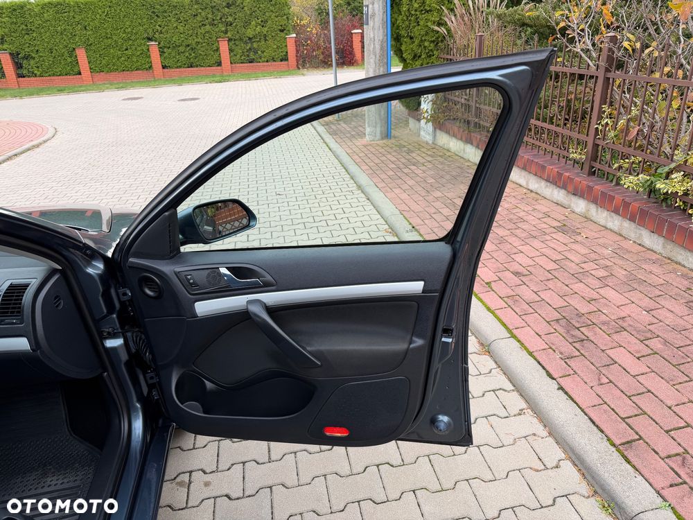 Skoda Octavia 1.6 Combi Ambiente - 35