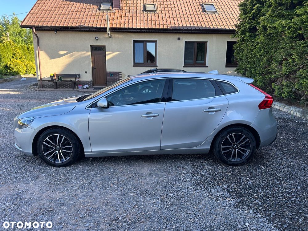 Volvo V40 D2 Momentum - 2