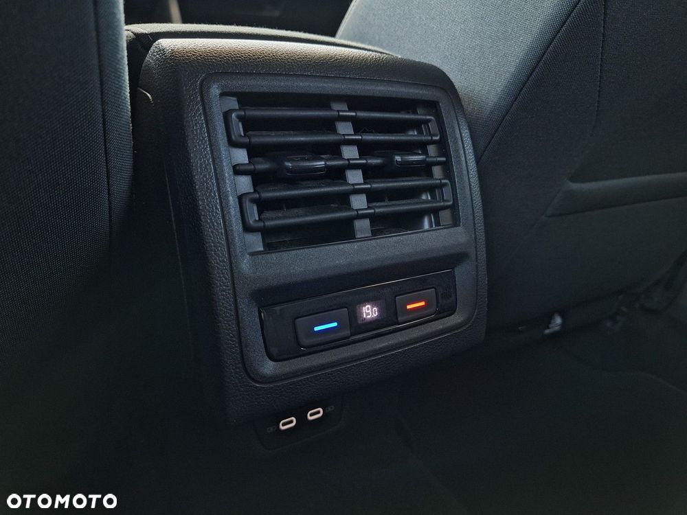 Volkswagen Golf - 37