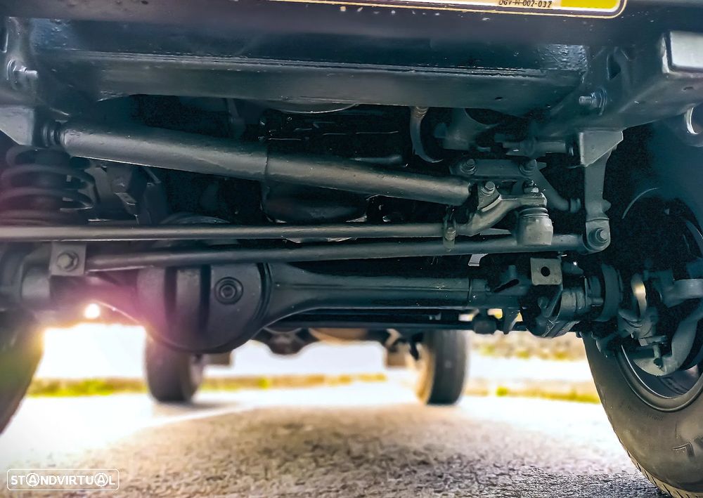 Land Rover Defender 90 SW 2.4 CRD S - 8