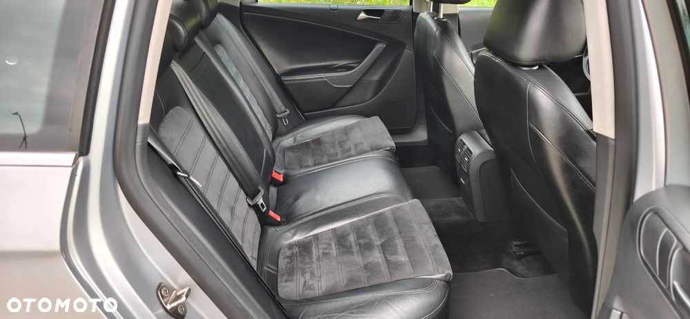 Volkswagen Passat 2.0 TDI Highline - 11