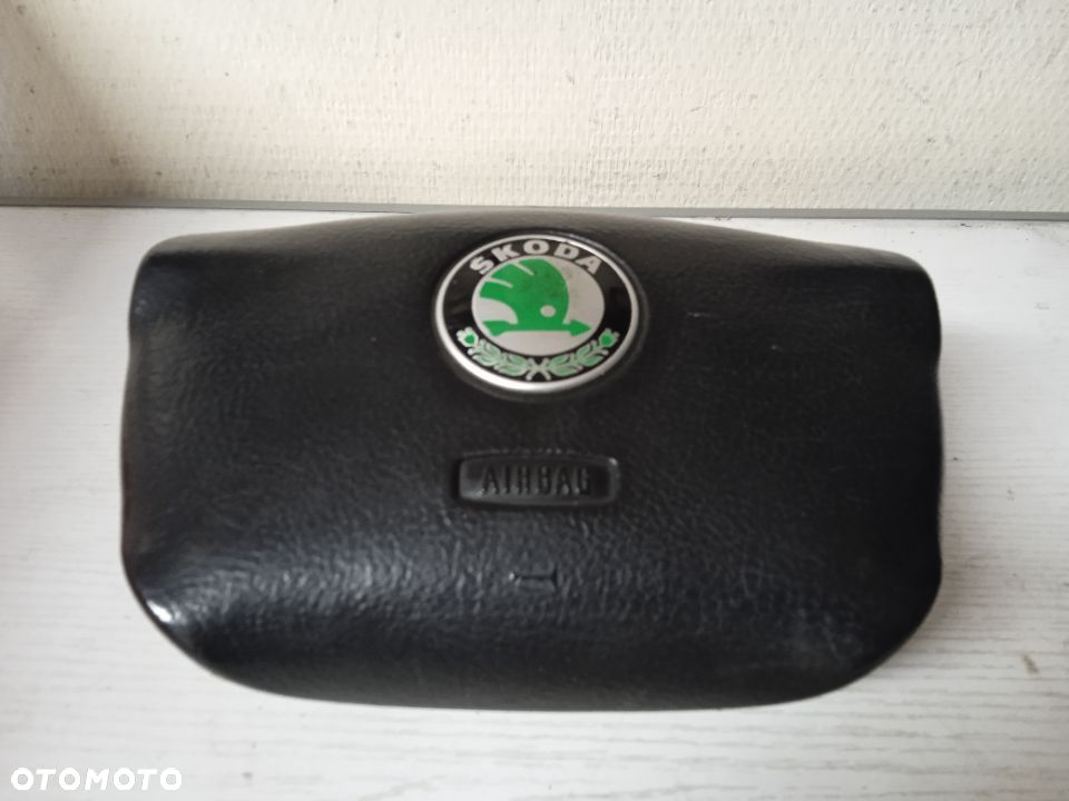 PODUSZKA KIEROWCY SKODA OCTAVIA I - 1