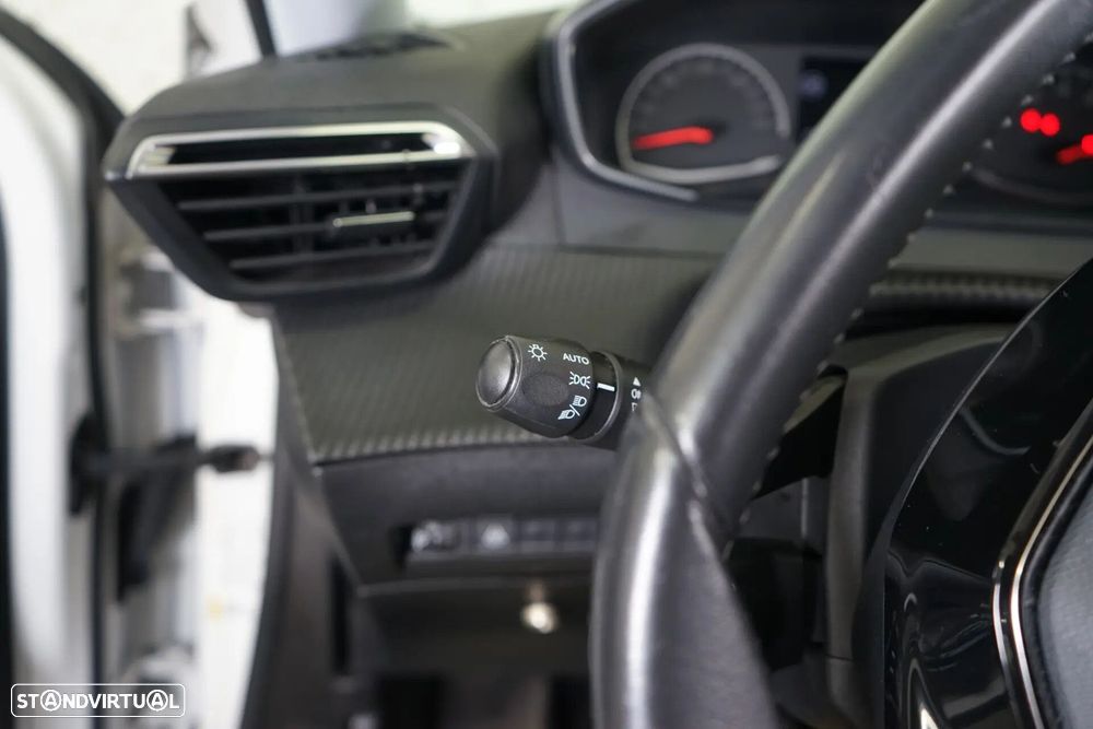 Peugeot 2008 1.2 PureTech Active Pack EAT8 - 22