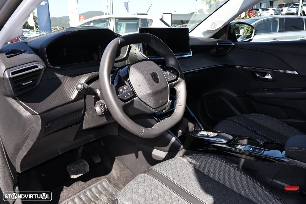 Peugeot e-208 Allure - 14