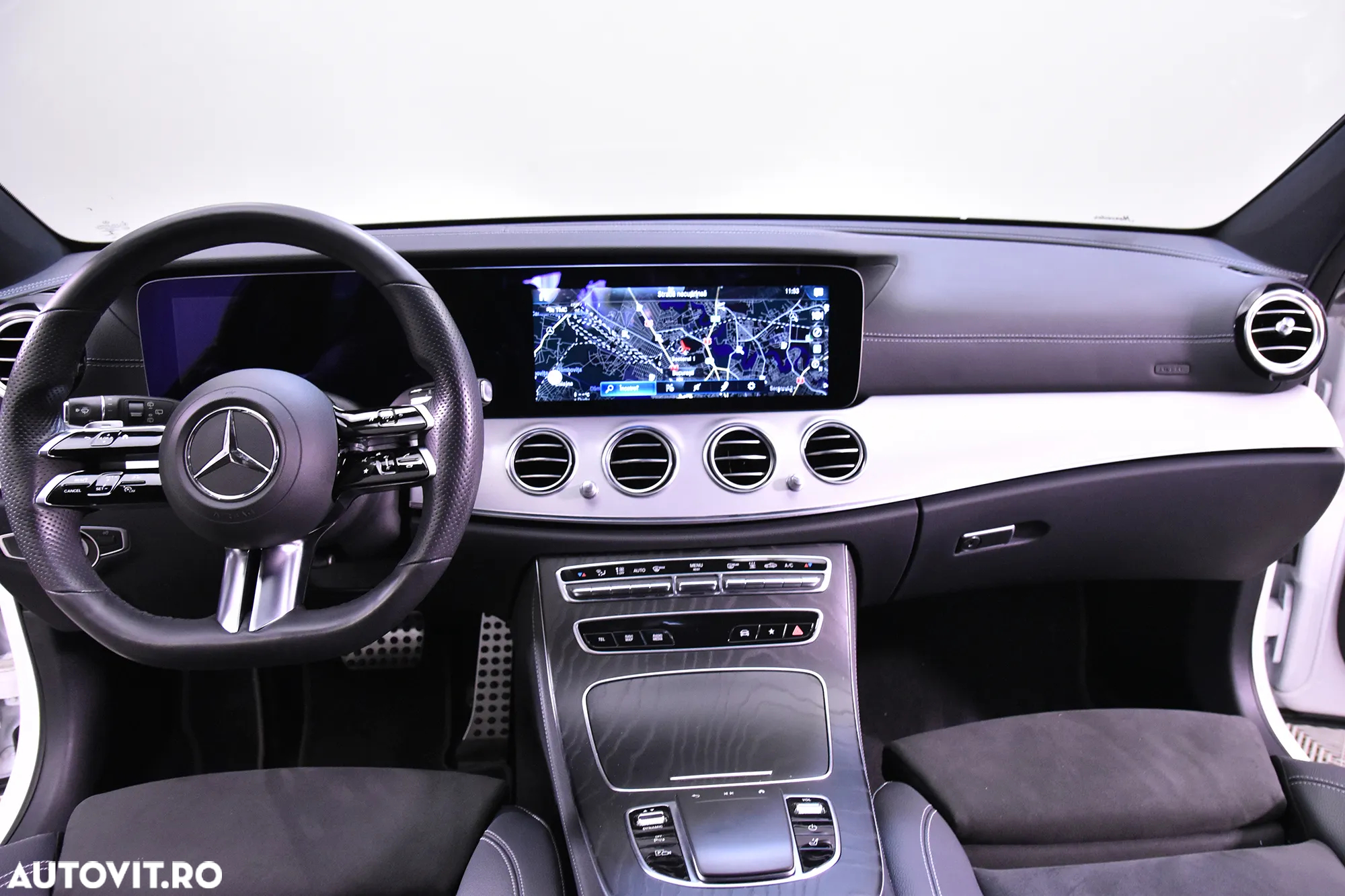 Mercedes-Benz E 300 de 4Matic T 9G-TRONIC AMG Line - 9