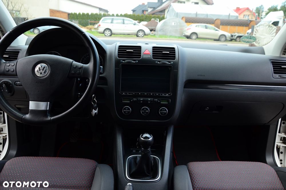 Volkswagen Golf - 26