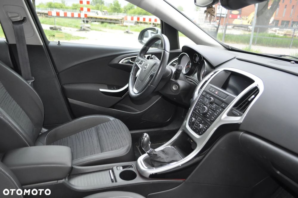 Opel Astra 1.4 T Cosmo - 14