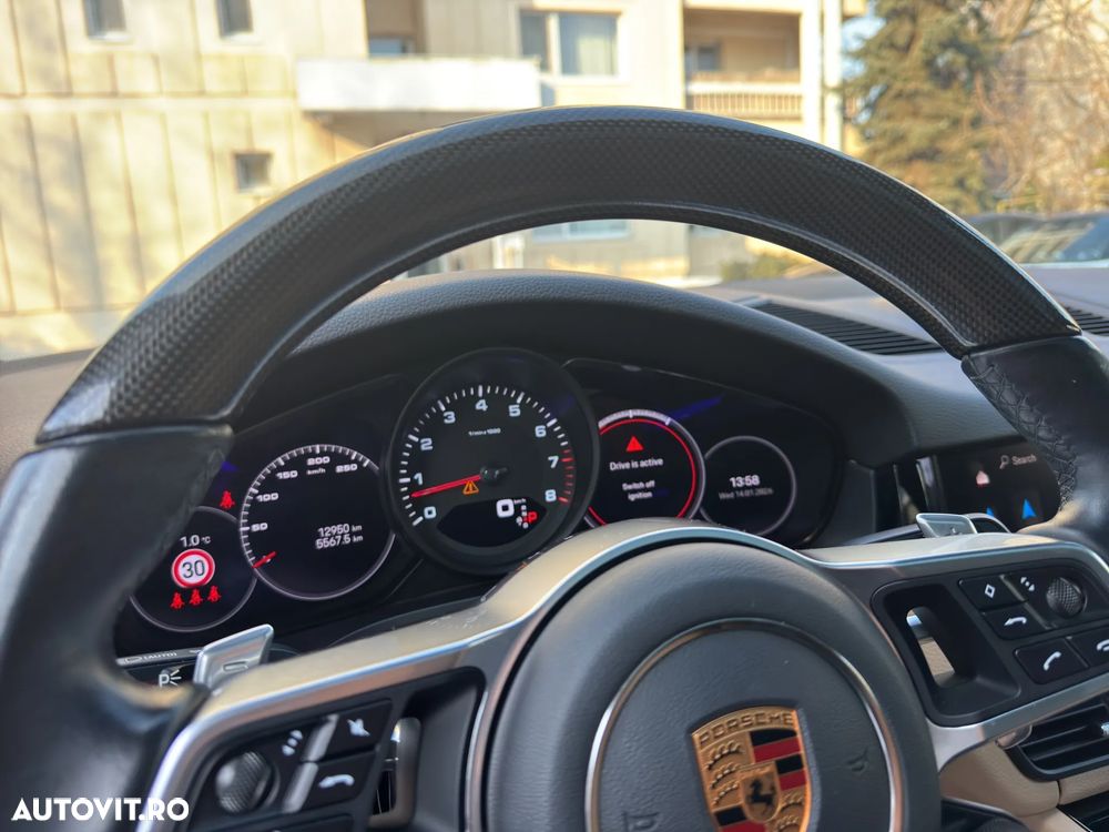 Porsche Cayenne Standard - 31