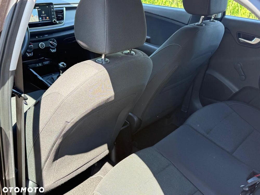Kia Rio 1.2 L - 4