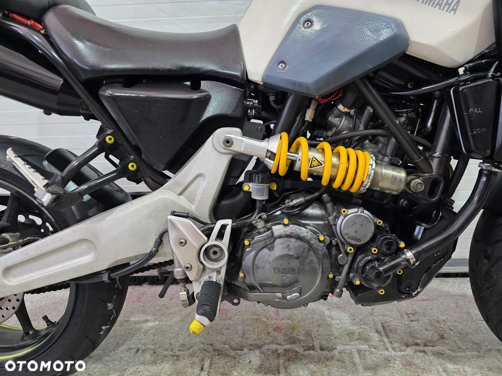 Yamaha MT - 16