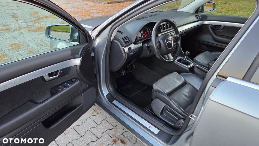 Audi A4 Avant 2.0 TDI DPF quattro - 15